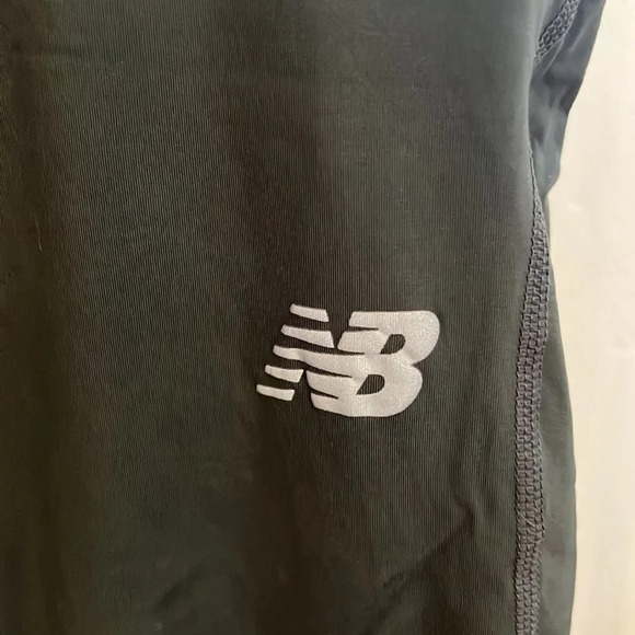 New Balance // Cropped 22” Leggings - Picture 2 of 7